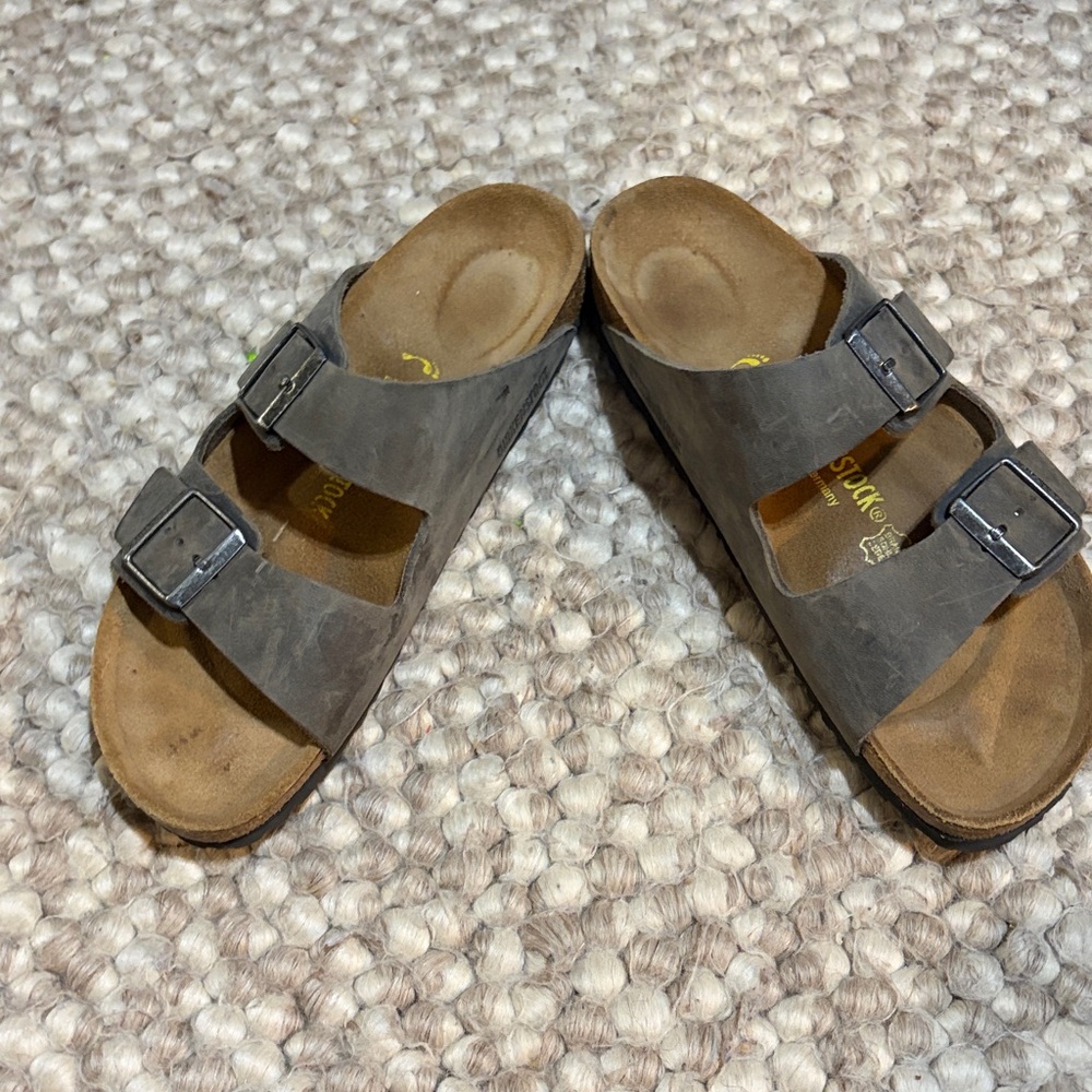 Birkenstock Dark Brown Double Buckle Arizona Sandals
Size-  Women’s 10/Men’s 8 - Picture 9 of 10
